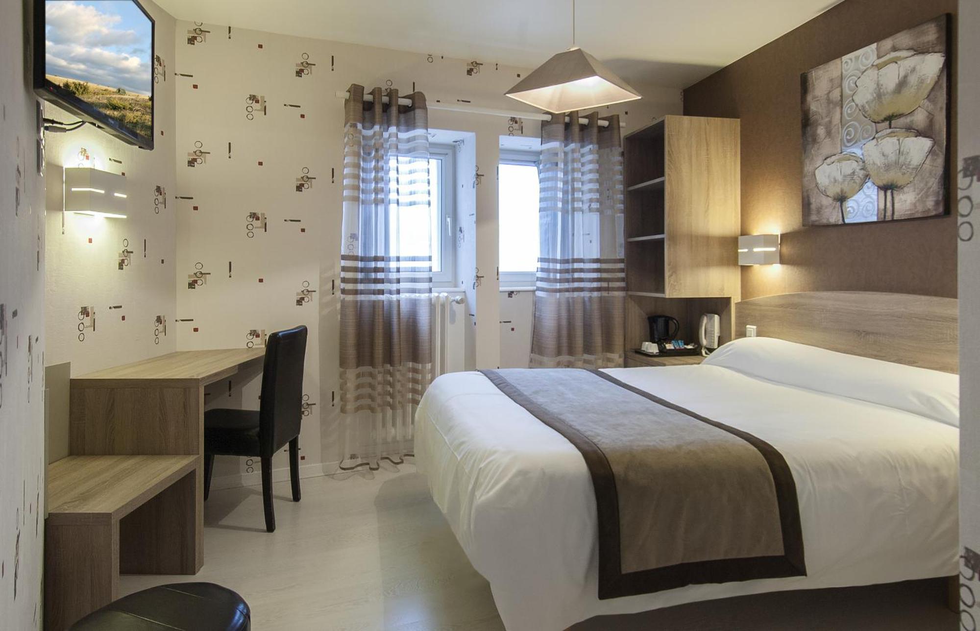 Logis Hotel Restaurant Cazes Arazat Laissac Exterior foto